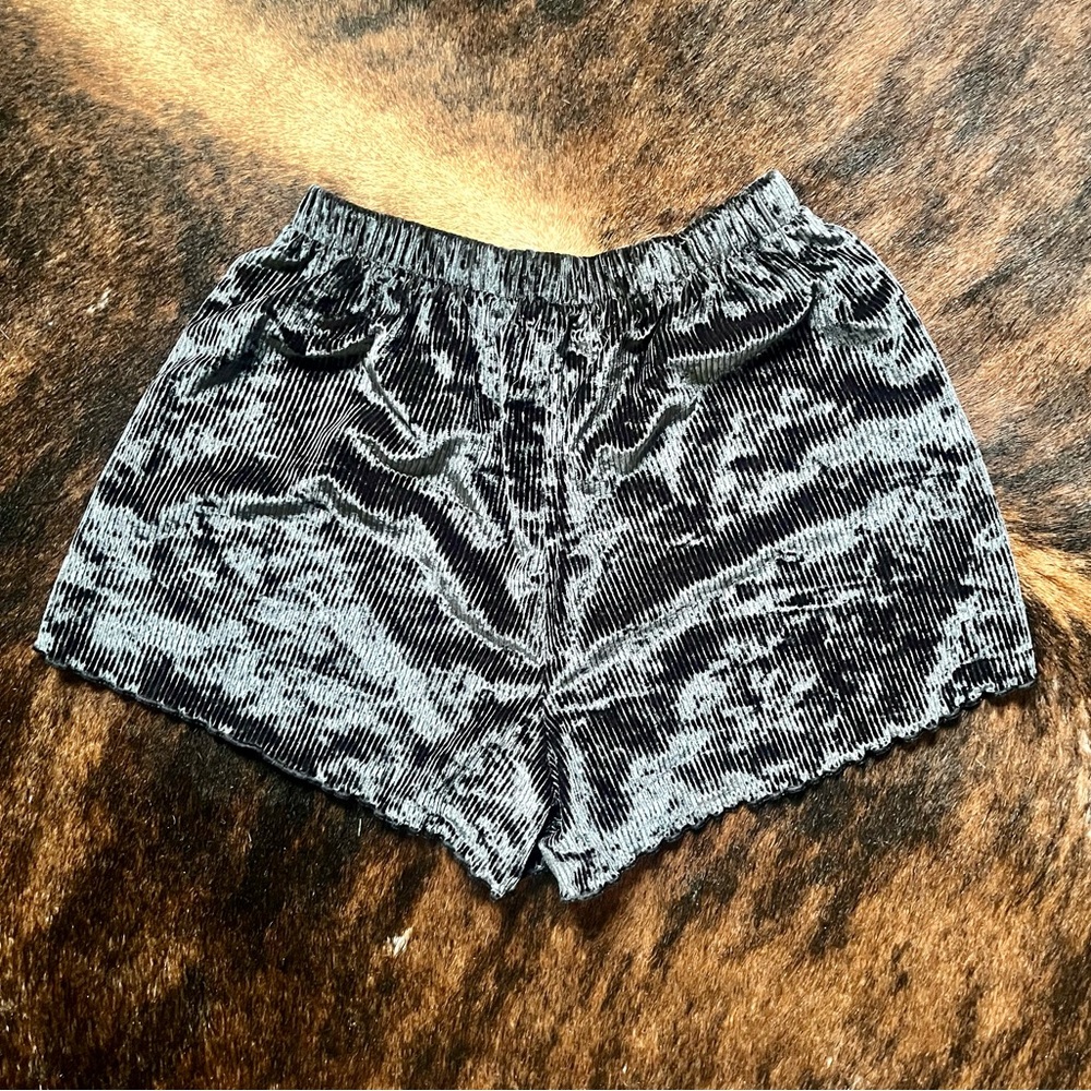 colsie velour shorts
